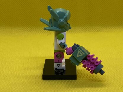 LEGO Robot Warrior Minifigure - Image 4