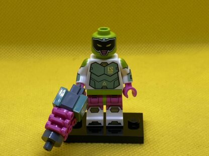 LEGO Robot Warrior Minifigure - Image 3