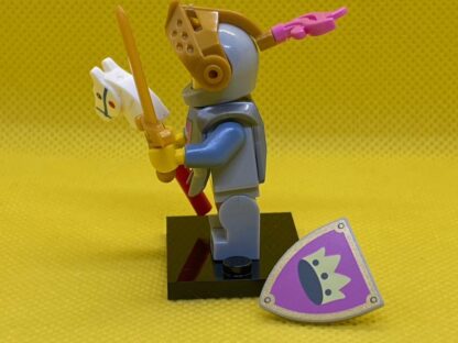 LEGO Knight of the Yellow Castle Minifigure Series 23 - Image 5