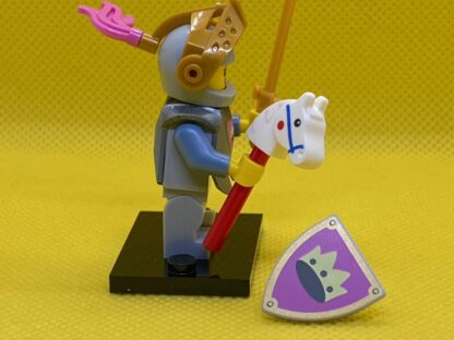 LEGO Knight of the Yellow Castle Minifigure Series 23 - Image 3