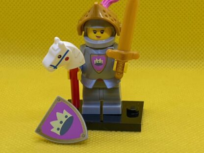 LEGO Knight of the Yellow Castle Minifigure Series 23 - Image 2