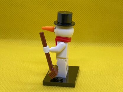 LEGO Snowman Minifigure Series 23 - Image 5