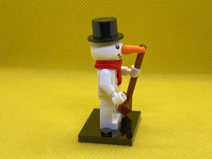 LEGO Snowman Minifigure Series 23 - Image 3