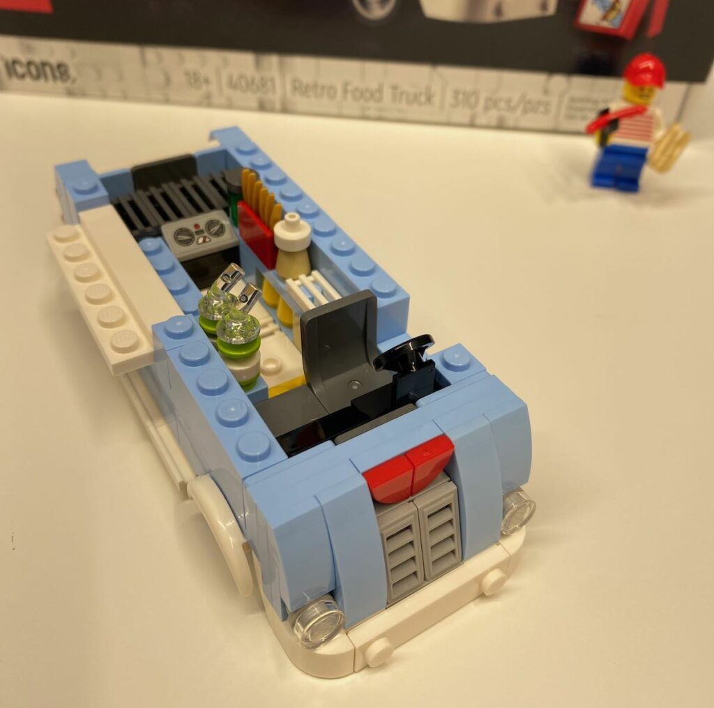 LEGO Retro Food Truck Bag 2 Progress