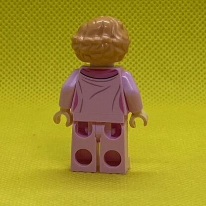 LEGO Queenie Goldstein Minifigure in a Pink Suit - Image 4