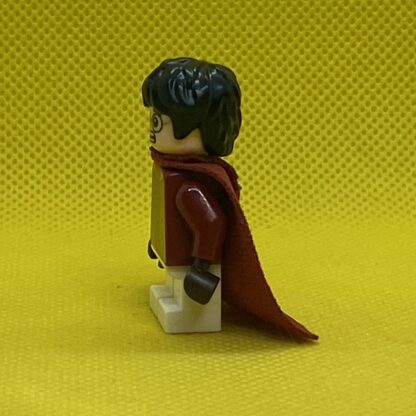 USED LEGO Minifigure Harry Potter - Dark Red Quidditch Uniform with Cape - Image 3