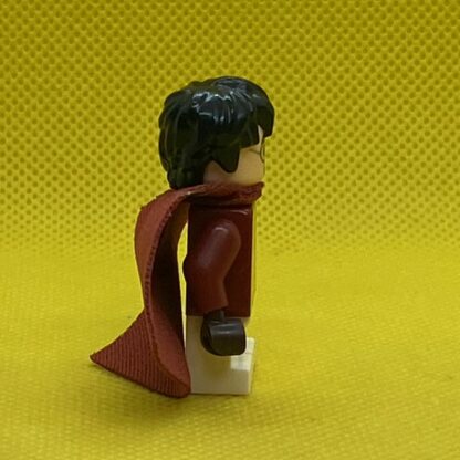 USED LEGO Minifigure Harry Potter - Dark Red Quidditch Uniform with Cape - Image 5