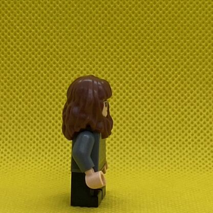 LEGO Minifigure Hermione Granger - Gryffindor Sweater - Image 3