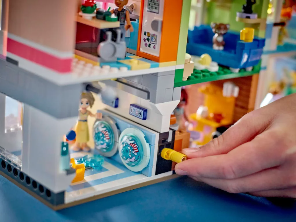 Working Laundrymat in the LEGO friends set